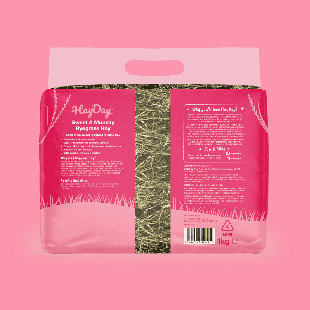 HayDay Sweet and Munchy Ryegrass Hay 1kg back of packaging on a pink background.